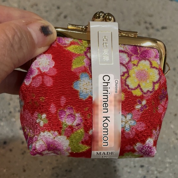 JAPANESE BRAND MOMO BROS. FLORAL BLOSSOMS COIN PURSE RED MULTI NEW IN BOX - Picture 6 of 9